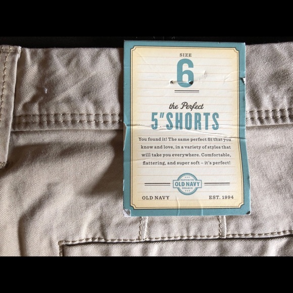 NWT Women’s Old Navy Khaki Shorts - Picture 3 of 4